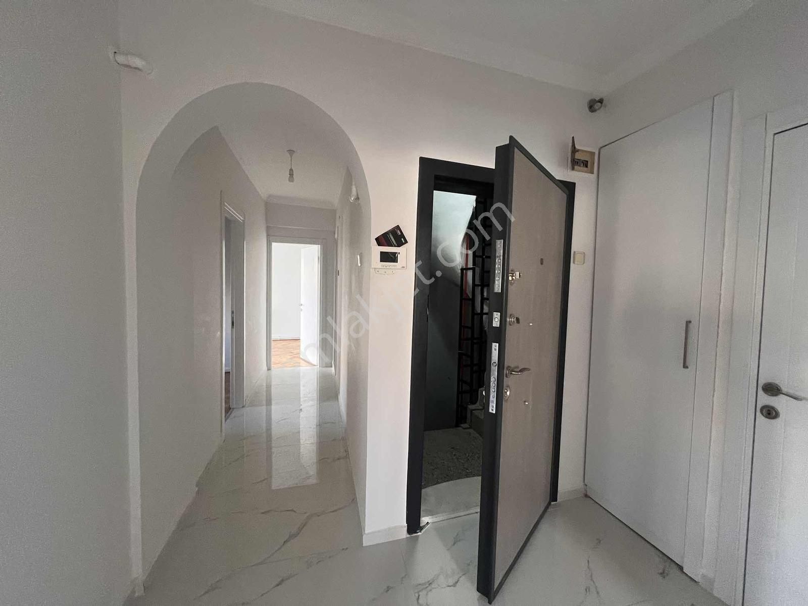 İnönü Cadde Yanı Araphasanda 3+1 Köşe Satılık Ara-kat Daire - Görsel 2