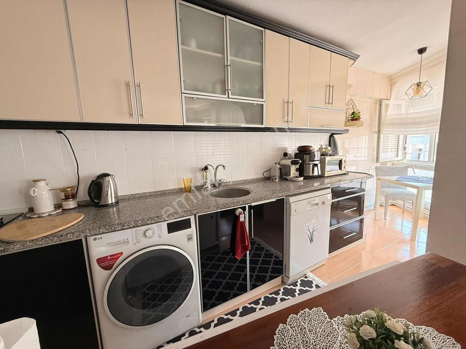 Polat Caddesi Üzerinde Deniz Manzaralı Satılık Daire