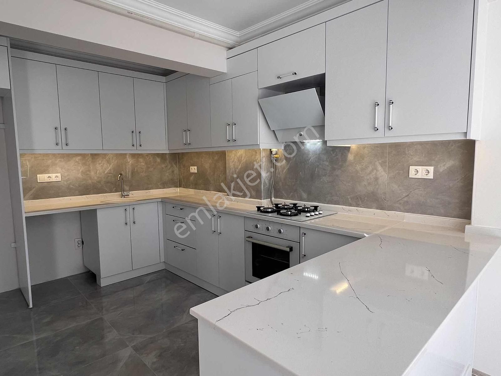 Âla'dan Göztepe Metroya 5dk Mesafede 3+1 Satılık Ara-kat Daire