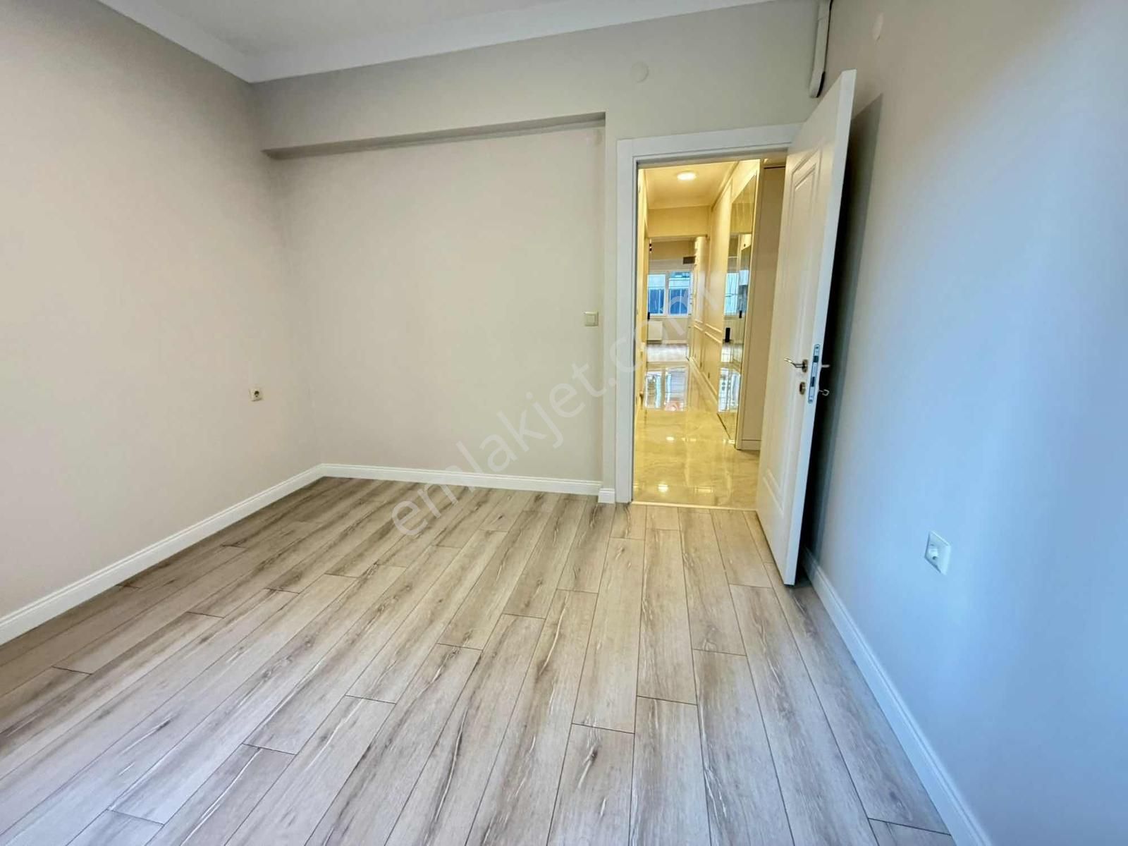 Güzelyalıda İnönü Cadde Paraleli 3+1 Satılık Daire - Görsel 4