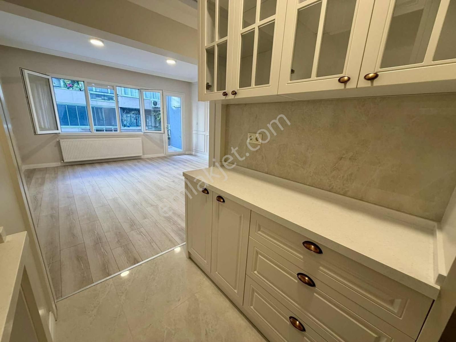 Güzelyalıda İnönü Cadde Paraleli 3+1 Satılık Daire