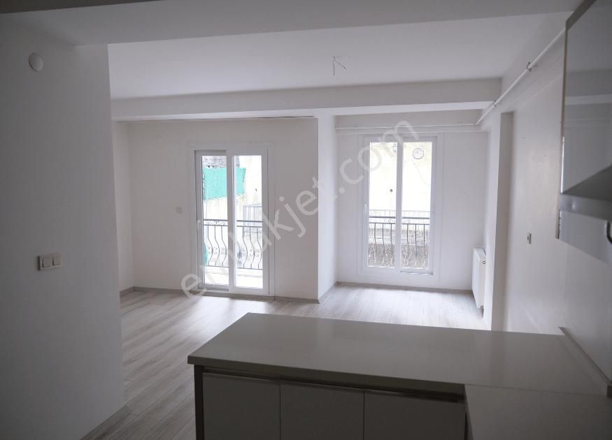 Üçyol Yakını 2+1 5 Yıllık Binada Satılık Daire - Görsel 3