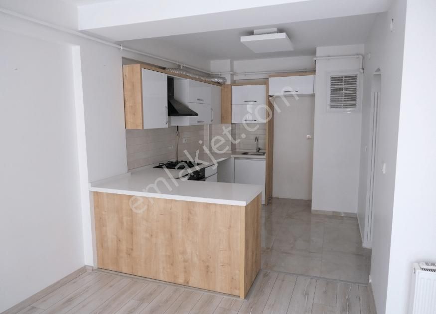 Üçyol Yakını 2+1 5 Yıllık Binada Satılık Daire