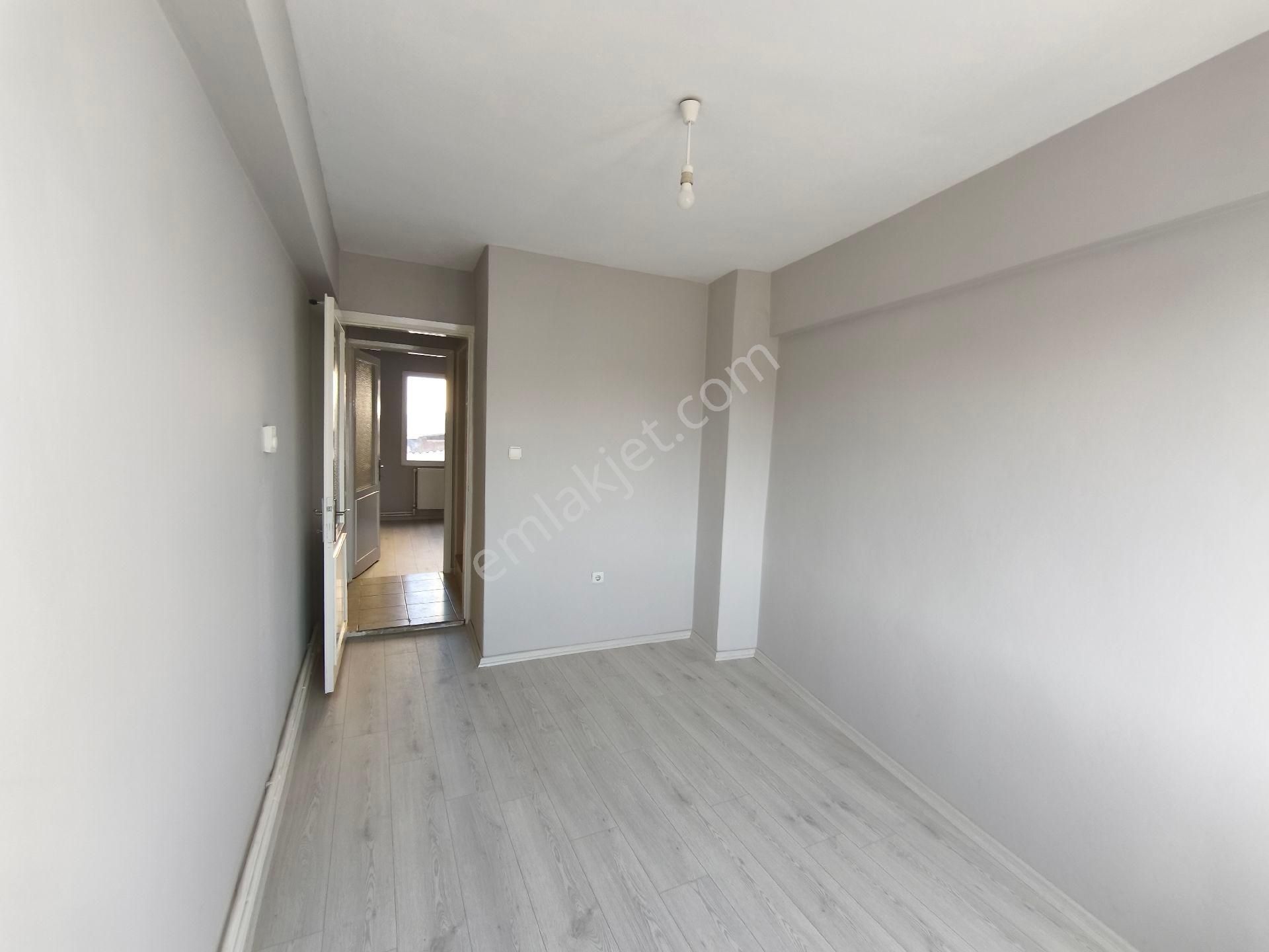 Bornova Merkezde Arakat 3+1 Kiralık Daire - Görsel 17