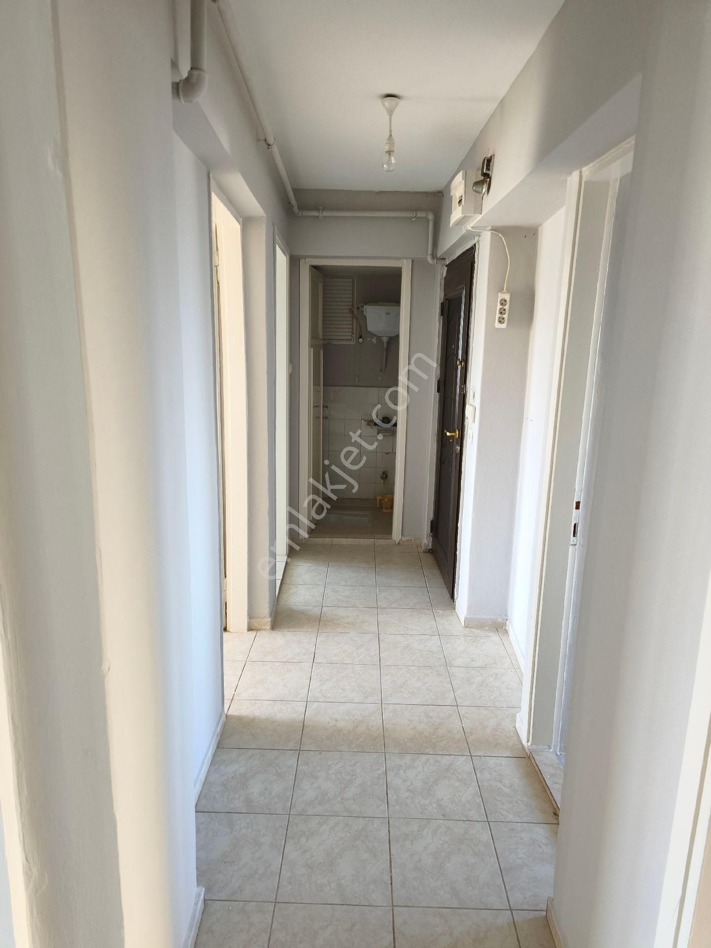 Bornova Merkezde Arakat 3+1 Kiralık Daire - Görsel 15