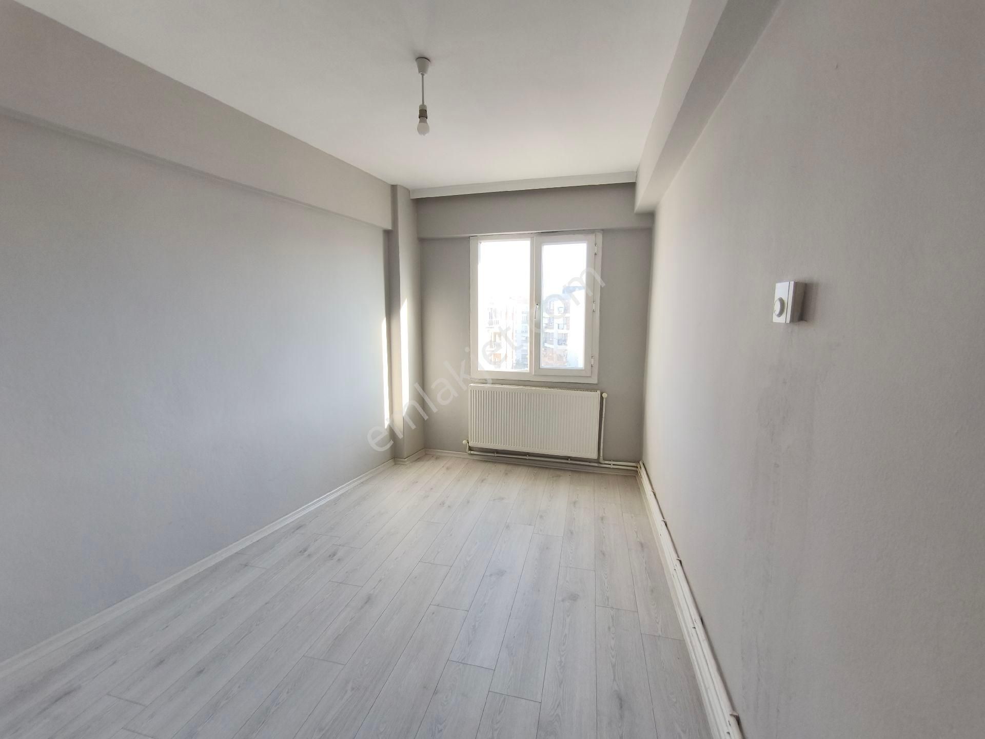 Bornova Merkezde Arakat 3+1 Kiralık Daire - Görsel 19