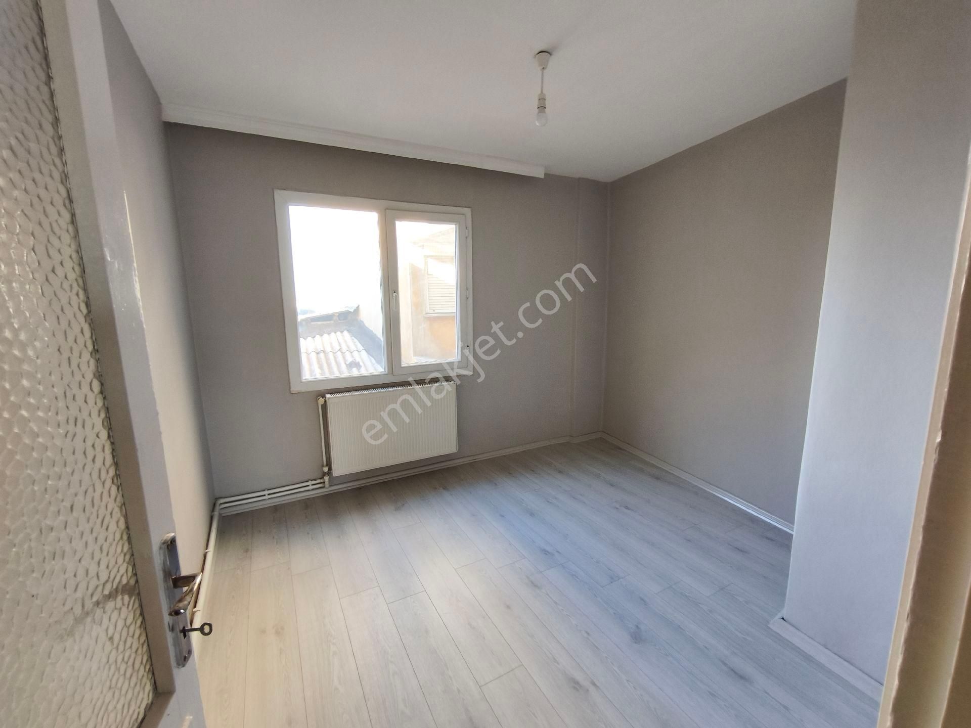 Bornova Merkezde Arakat 3+1 Kiralık Daire - Görsel 11