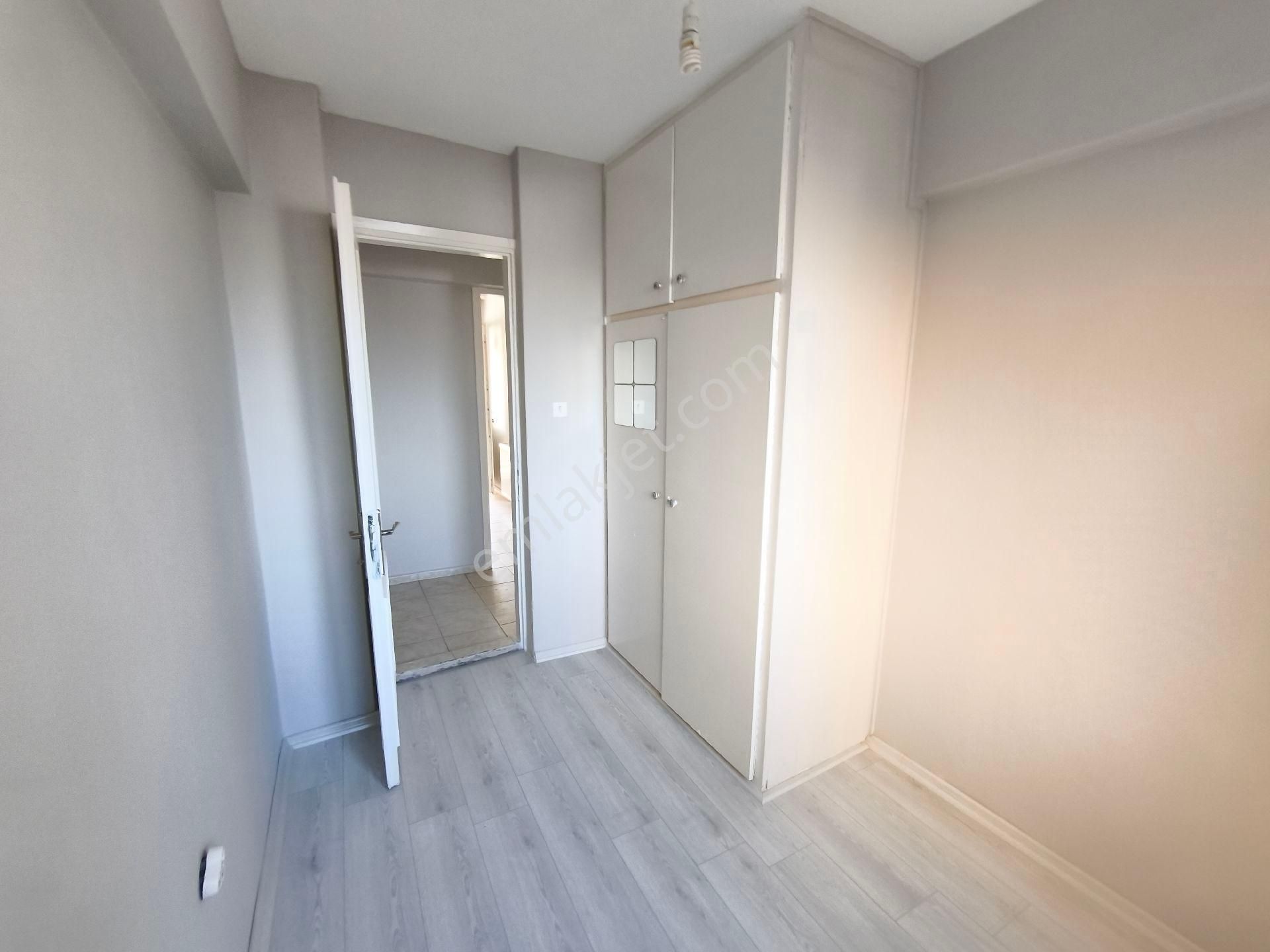 Bornova Merkezde Arakat 3+1 Kiralık Daire - Görsel 18