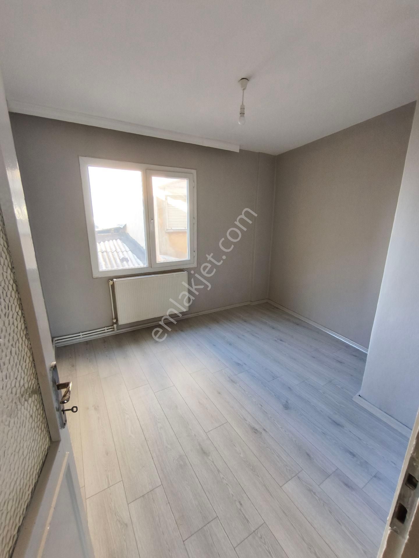 Bornova Merkezde Arakat 3+1 Kiralık Daire - Görsel 10