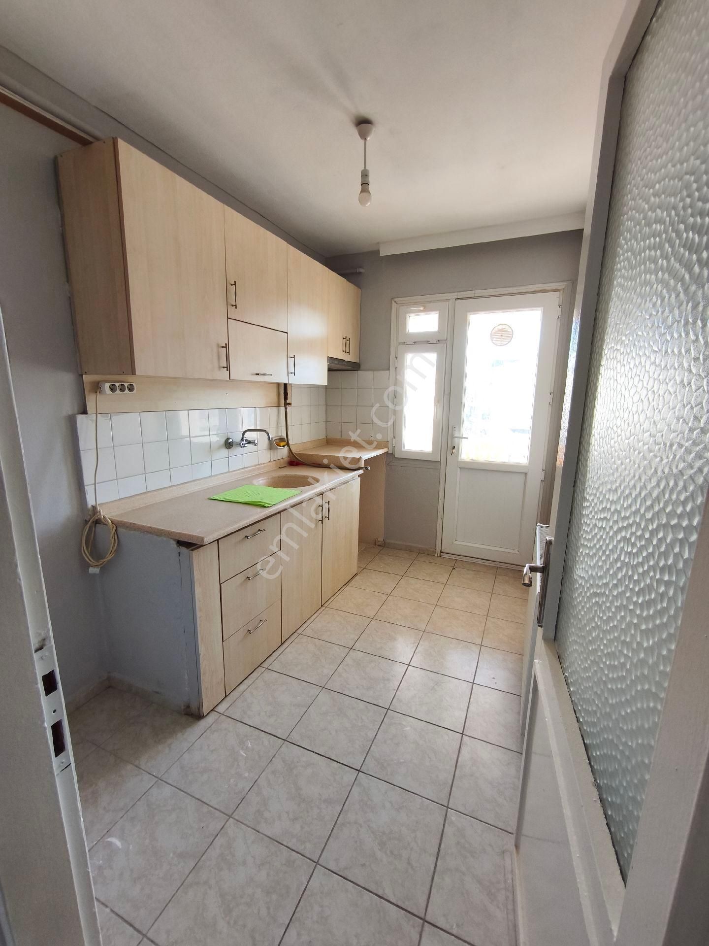 Bornova Merkezde Arakat 3+1 Kiralık Daire - Görsel 2