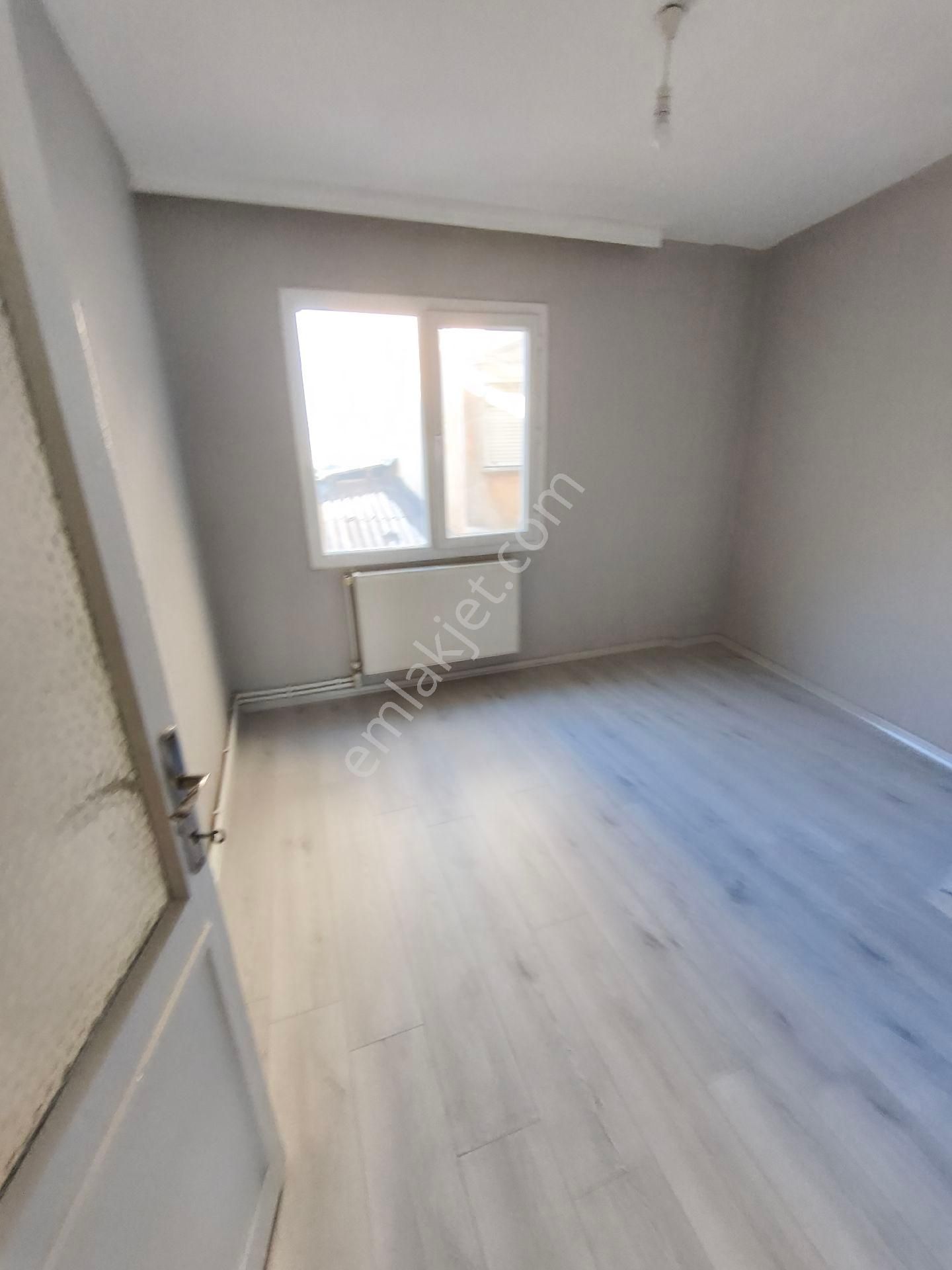 Bornova Merkezde Arakat 3+1 Kiralık Daire - Görsel 13