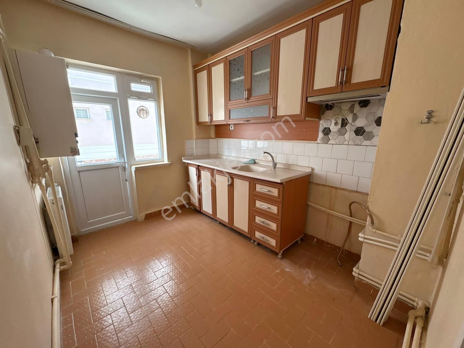 "plevne'nin Merkezinde 2+1 Ara Kat Ön Cephe'de %70 Kredi İmkanı"