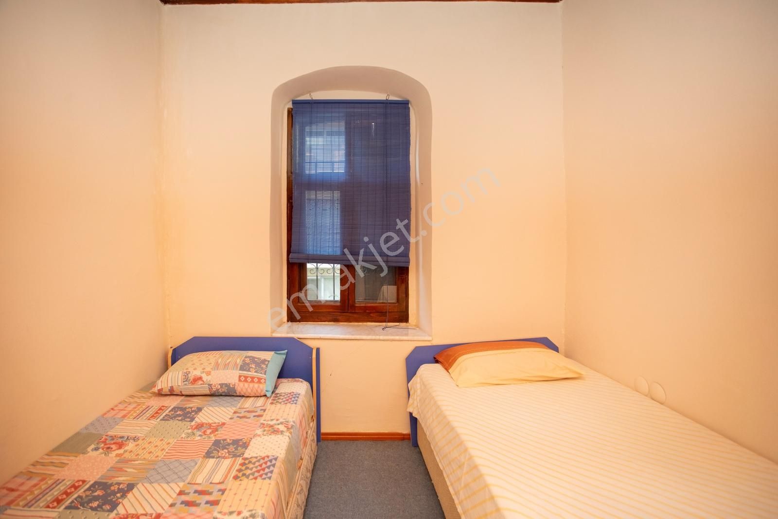 Eski Foça'da Satılık Tescilli Tarihi Müstakil Taş Ev - Görsel 15