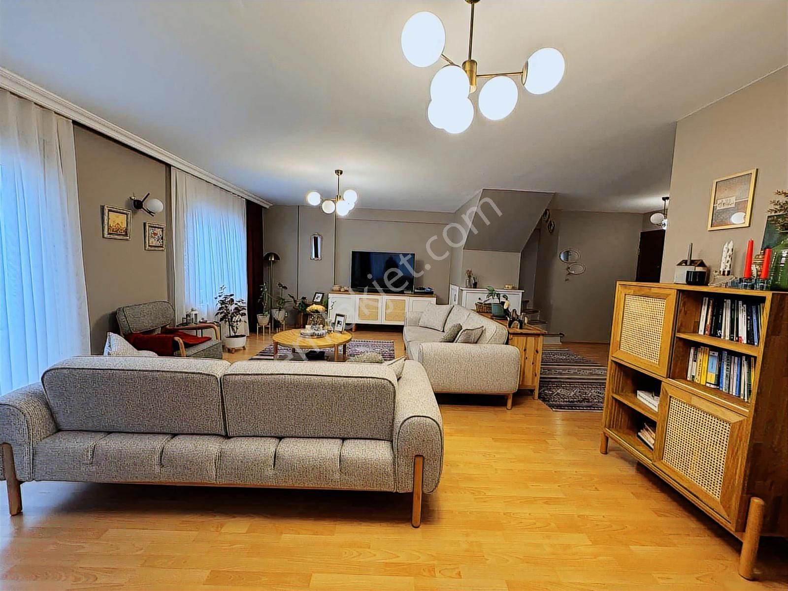 Merkezi Konum Görülmemiş Genişlikte 4+1 Çift Banyo Çift Mutfak - Görsel 2