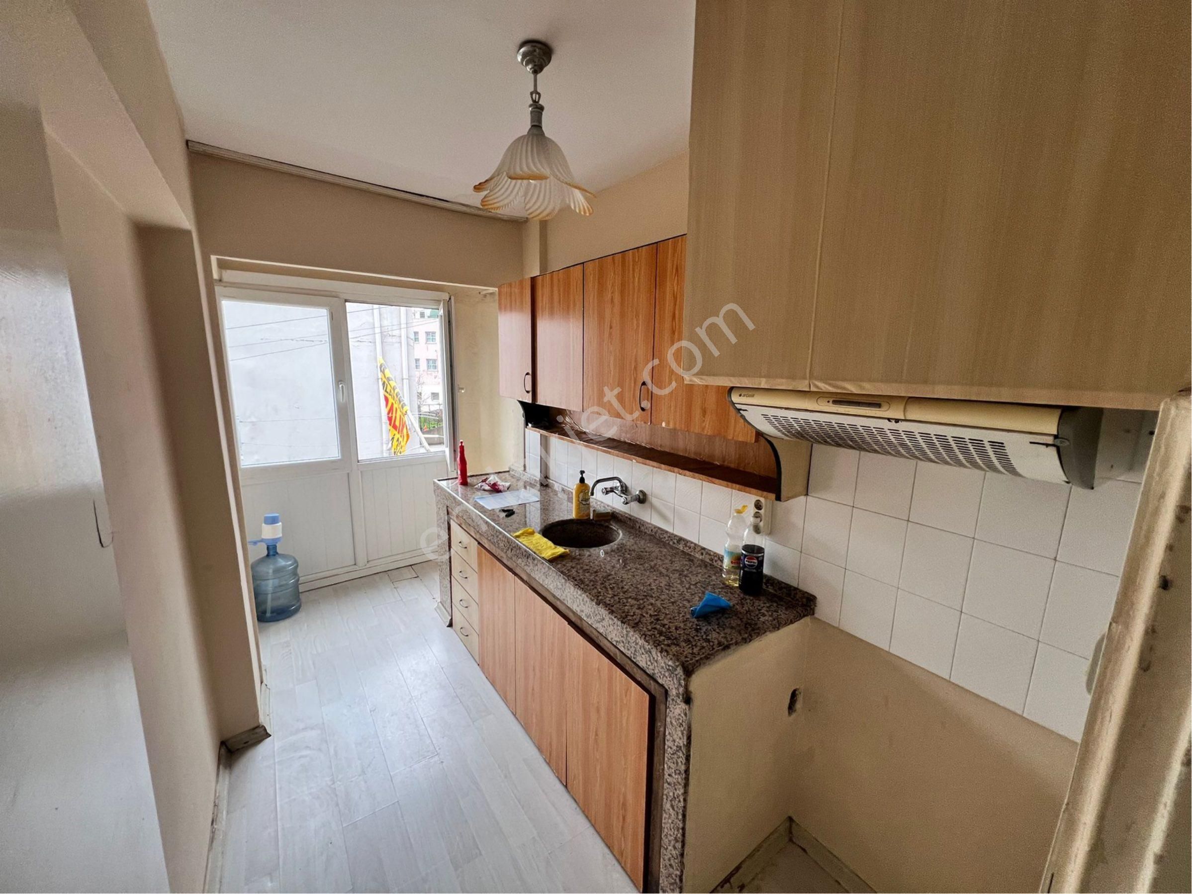 Eşrefpaşa Evlendirme Dairesine Yakın 1 + 1 Kiralık Daire - Görsel 2