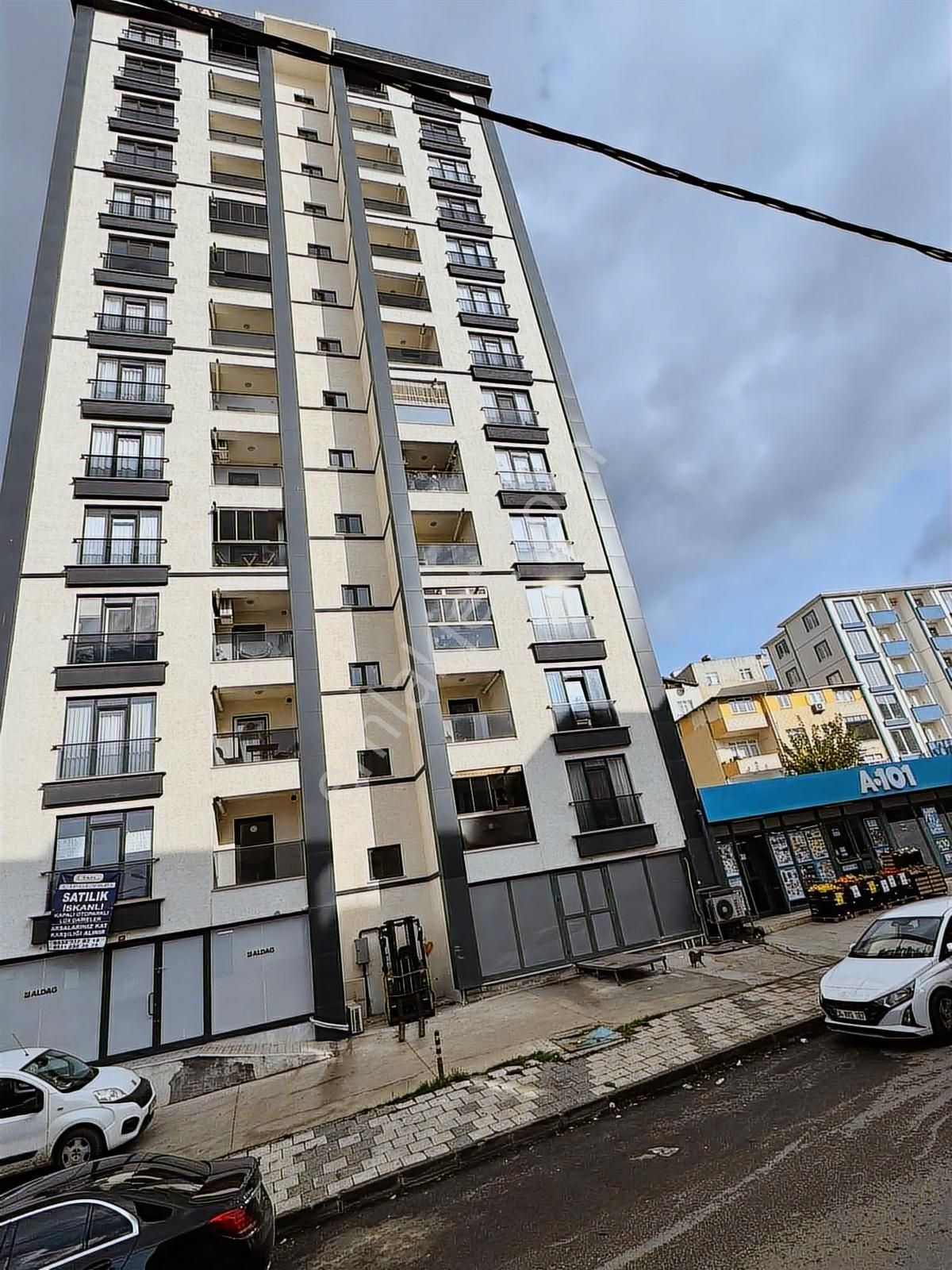 Kartal Cumhuriyet Mah. Metroya 5 Dakika 3+1 Satılık Daire