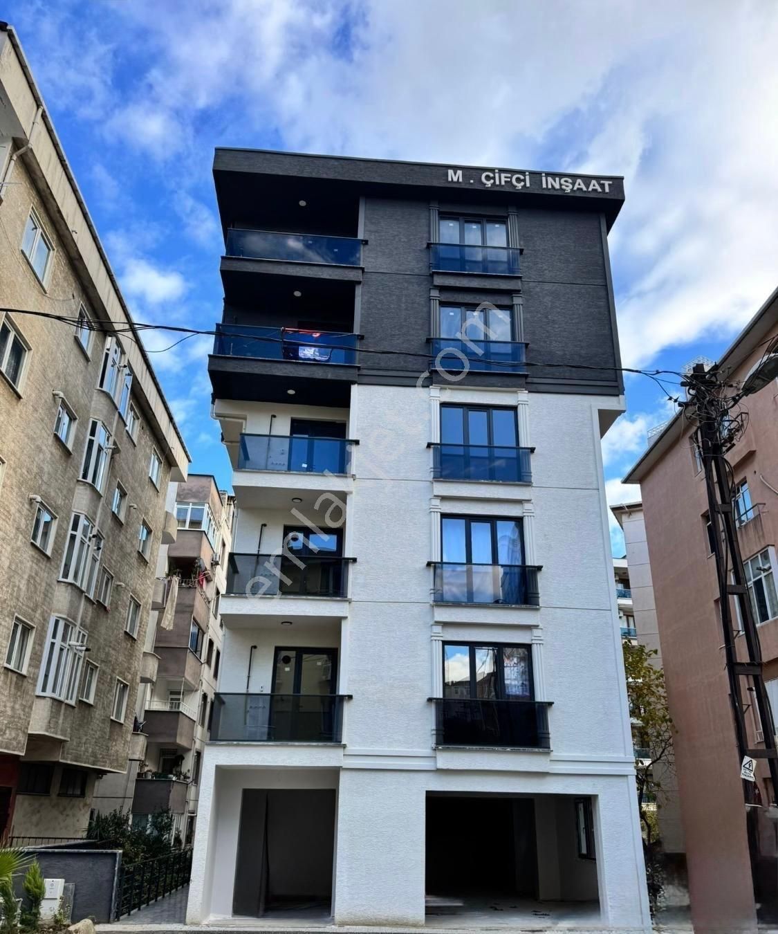 Kartal Hürriyet Mahallesi Metroya 5 Dk Satılık 3+1 Daire