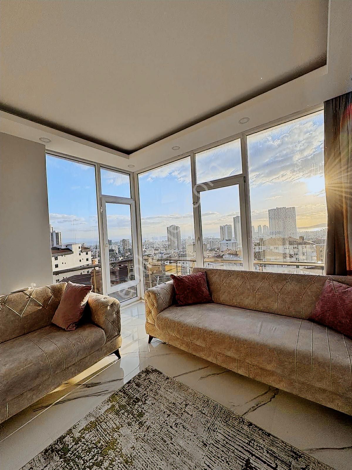 Kartal 2+1 Kiralık Daire Metro 5 Dk Deniz Manzaralı Site İçi