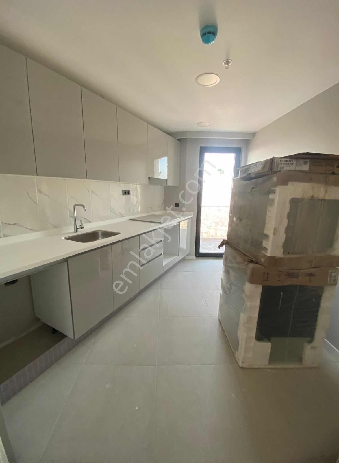 Kartal Dünya Şehir Deniz Manzara 2+1 Kiralık Site Ebeveyn Banyo - Görsel 3