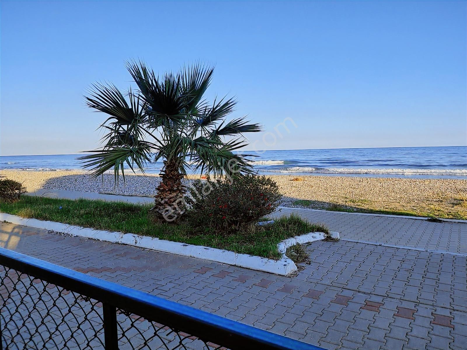 Uğur Emlak'tan Limonlu'da Satılık Denize Sıfır Eşyalı Daire - Görsel 11