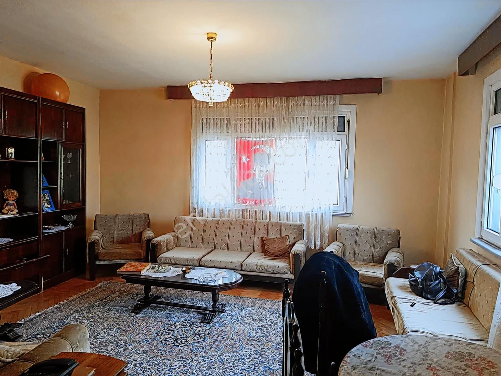 Ecem Emlaktan Kocamustafapaşa Da Merkezi Köşe 120m2 1 Ara Kat