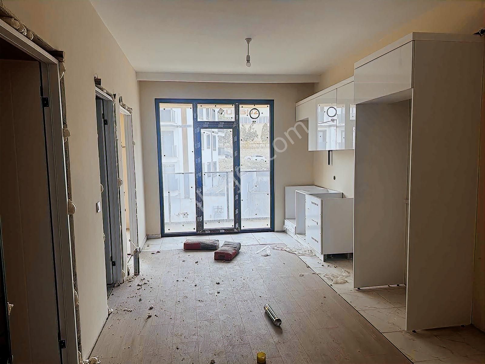 Pendik E5 Yan Yolda Site İçinde Satılık 2+1 Sıfır Daire