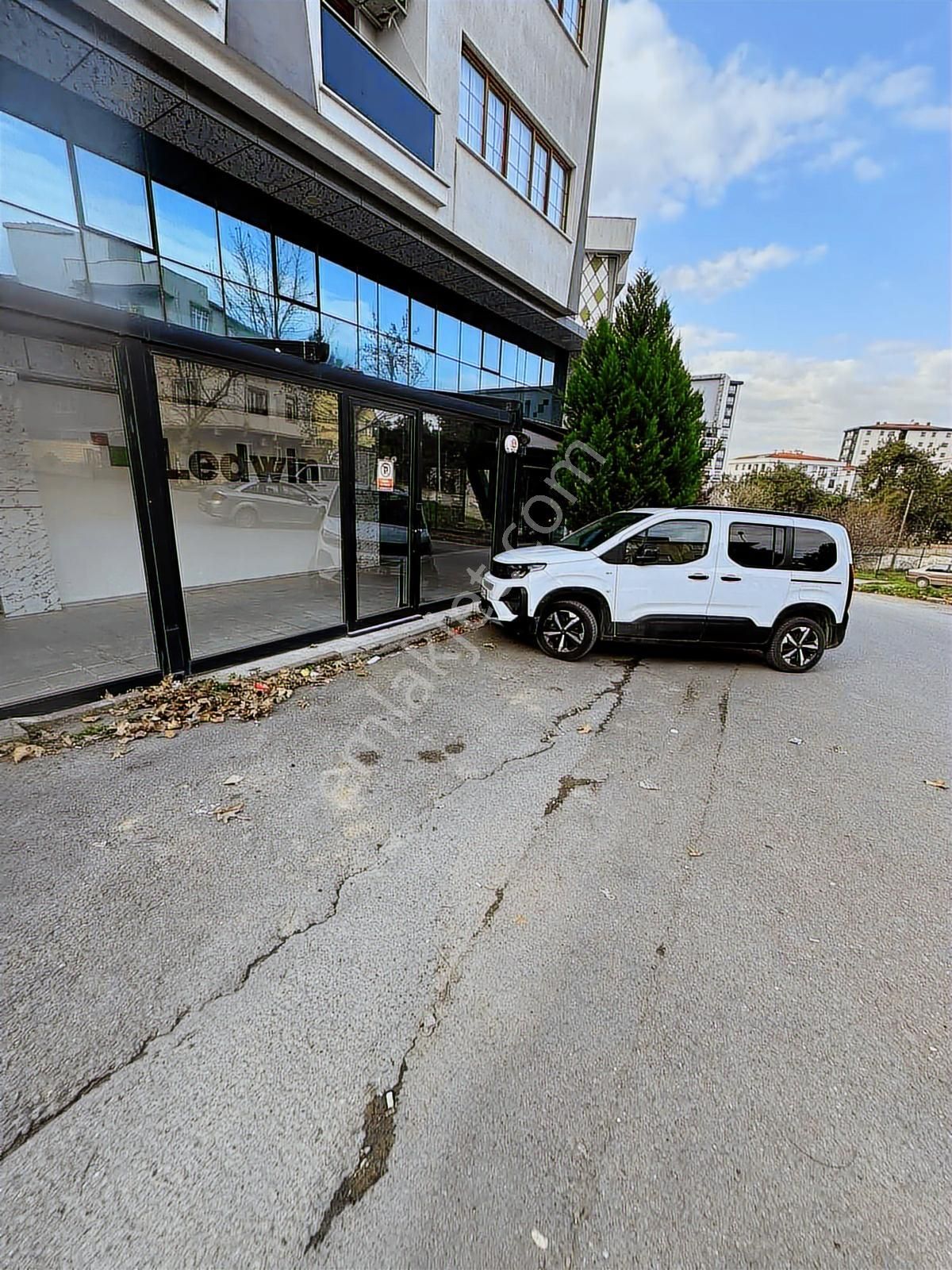 Tuzla Aydınlı Kiralık 400 M2 3 Katlı Dükkan - Görsel 24