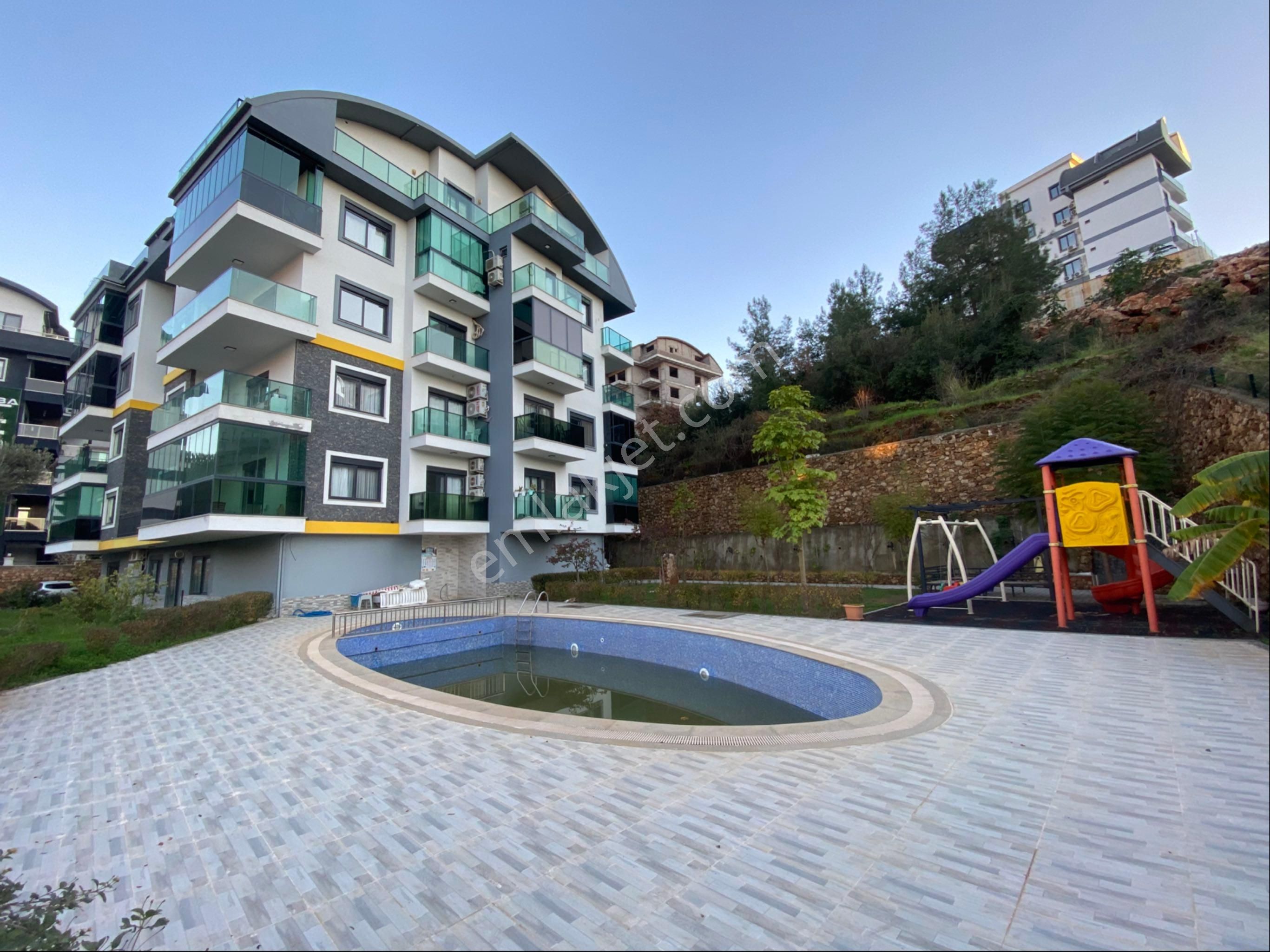 Alanya Oba'da Merkezi Konumda, Havuzlu Sitede Masrafsız 2+1