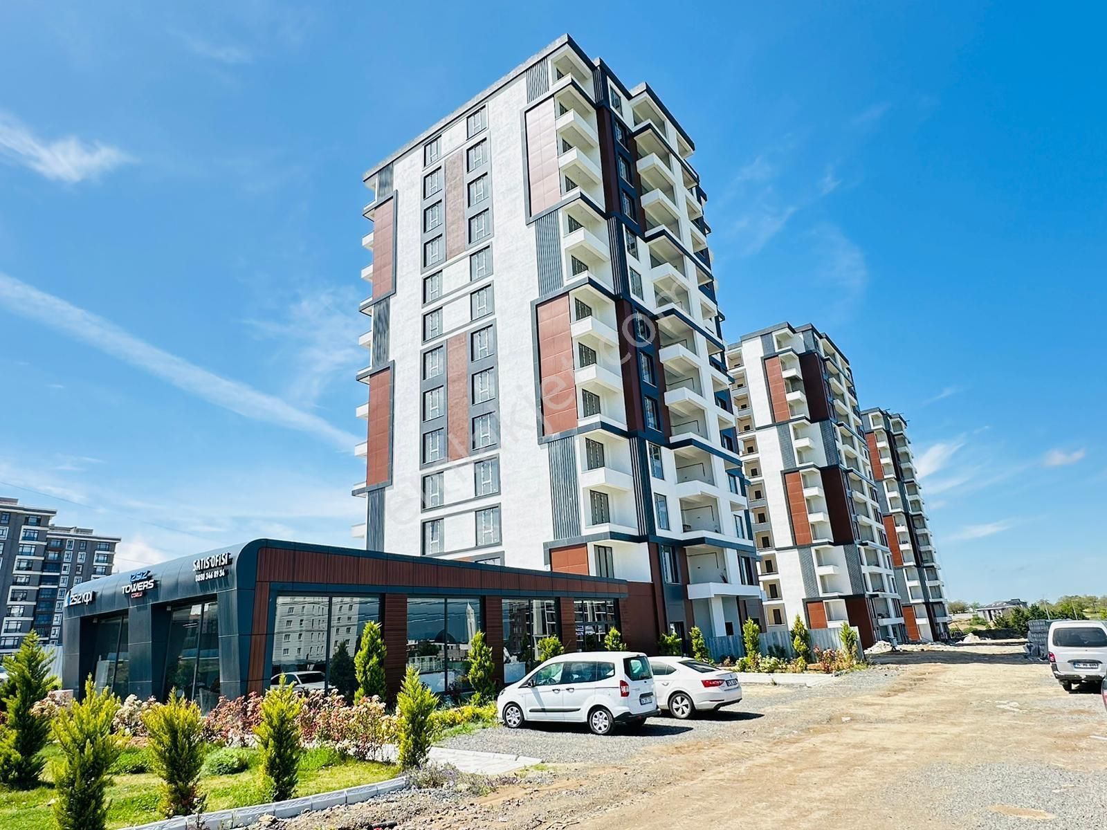 Turyaptan İzsiz Towersda Giriş Kat Havuz Cephe 2+1 Kiralık Daire