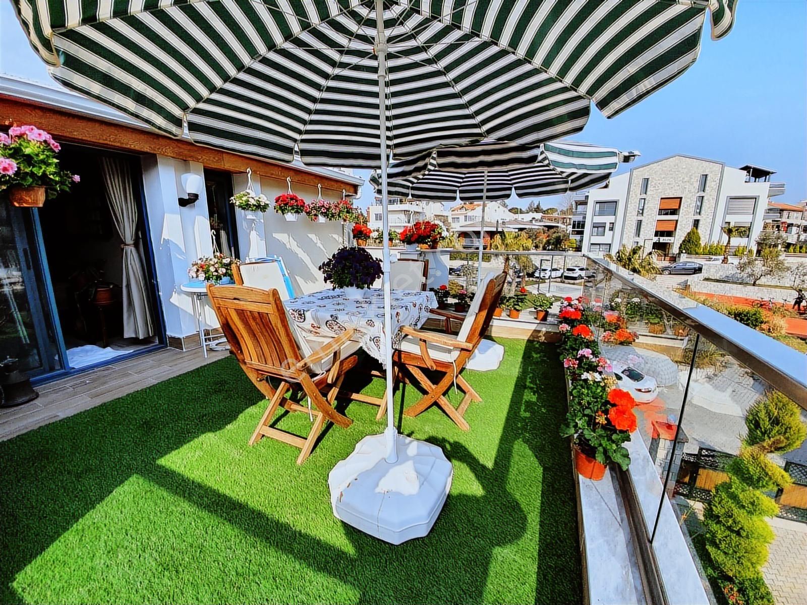 Urla Merkezde Zeytinevler Sitesinde 4+1 Havuzlu Satılık Villa - Görsel 31