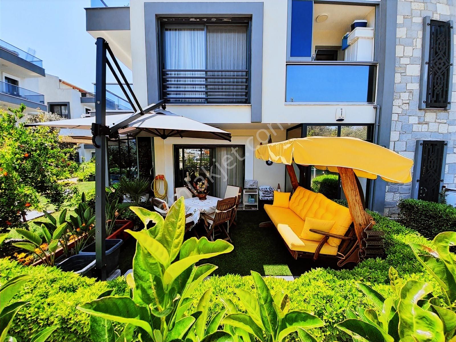 Urla Merkezde Zeytinevler Sitesinde 4+1 Havuzlu Satılık Villa - Görsel 9