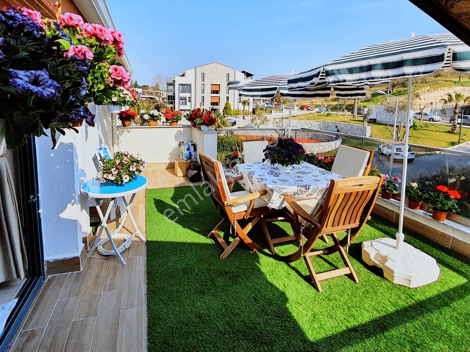 Urla Merkezde Zeytinevler Sitesinde 4+1 Havuzlu Satılık Villa - Görsel 19