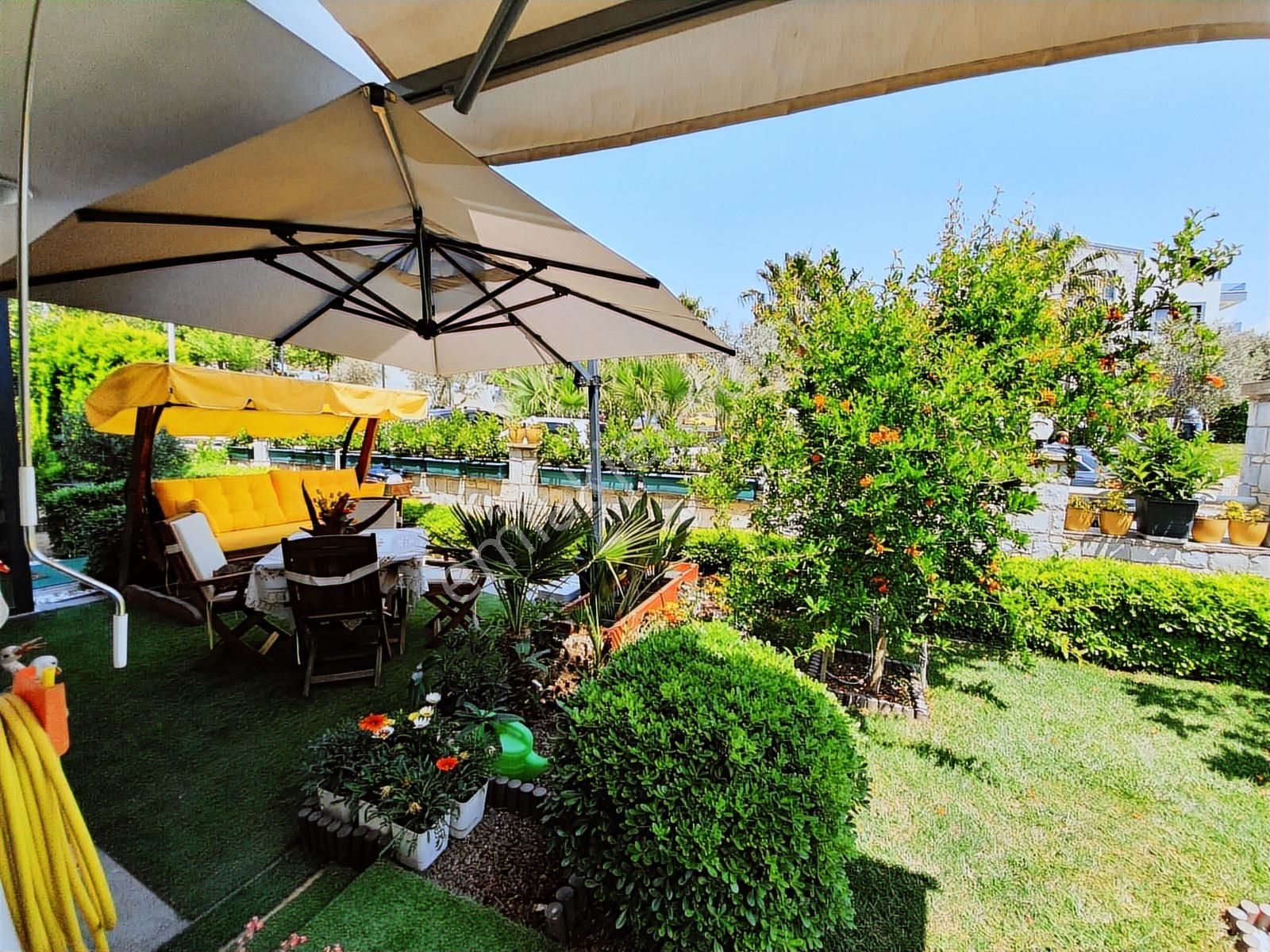 Urla Merkezde Zeytinevler Sitesinde 4+1 Havuzlu Satılık Villa - Görsel 16