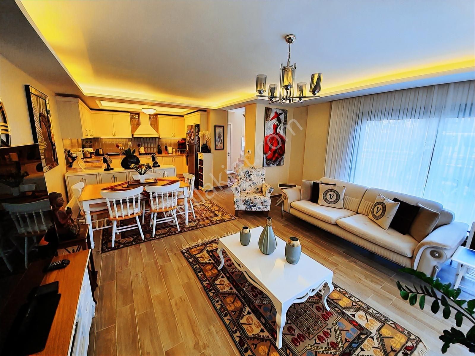 Urla Merkezde Zeytinevler Sitesinde 4+1 Havuzlu Satılık Villa - Görsel 24