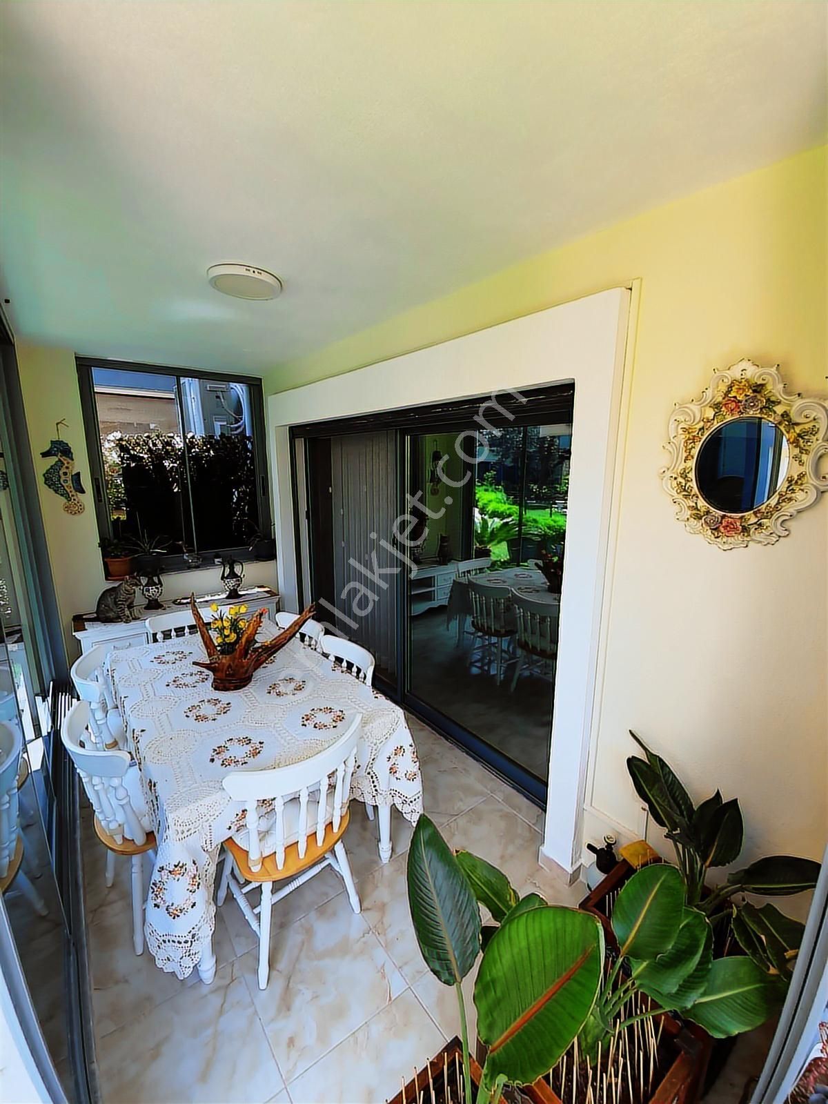 Urla Merkezde Zeytinevler Sitesinde 4+1 Havuzlu Satılık Villa - Görsel 3
