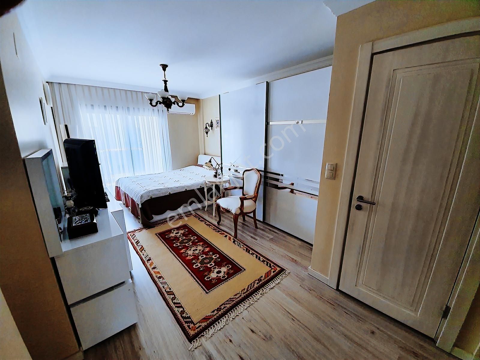 Urla Merkezde Zeytinevler Sitesinde 4+1 Havuzlu Satılık Villa - Görsel 34