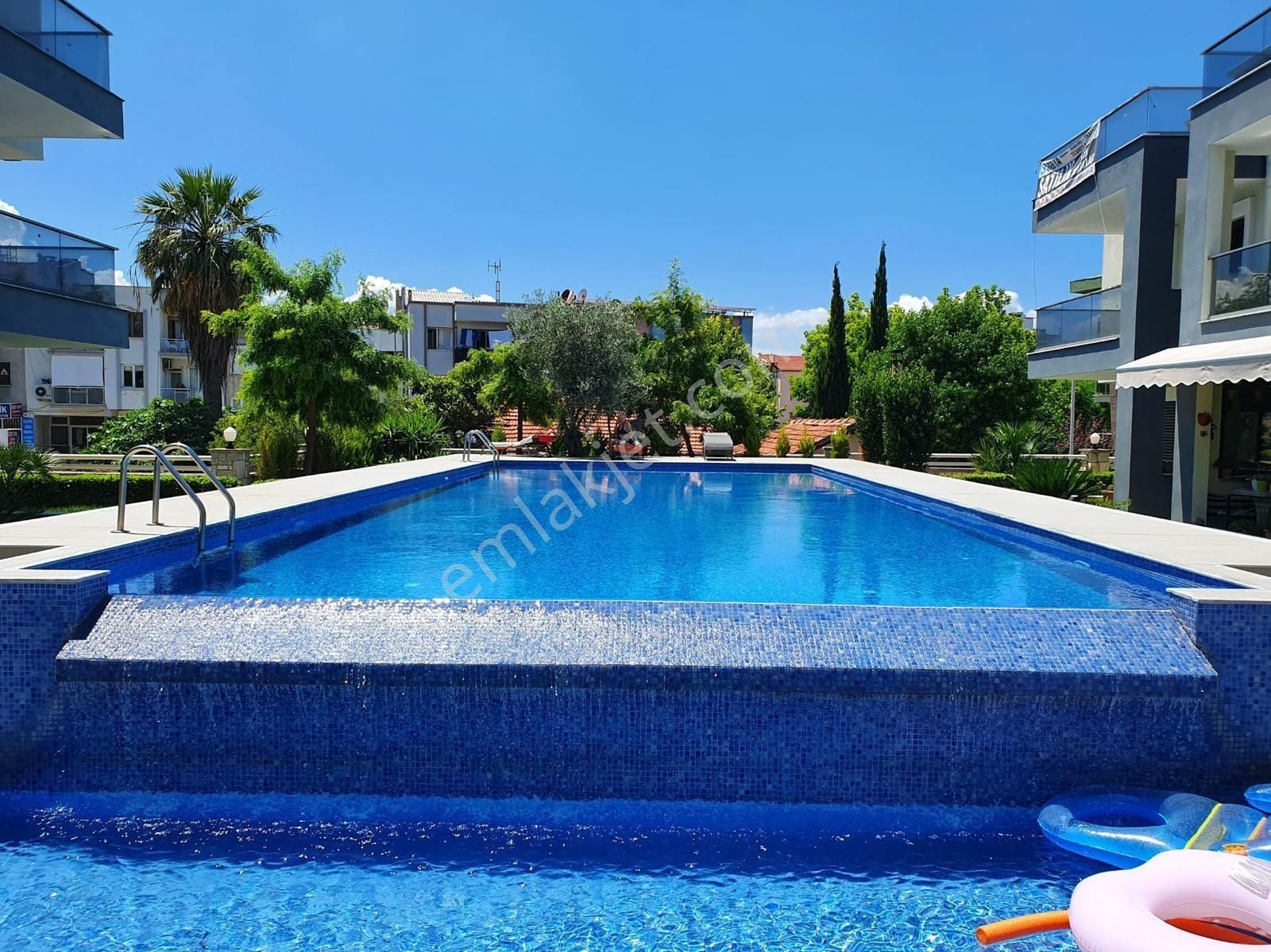 Urla Merkezde Zeytinevler Sitesinde 4+1 Havuzlu Satılık Villa - Görsel 22