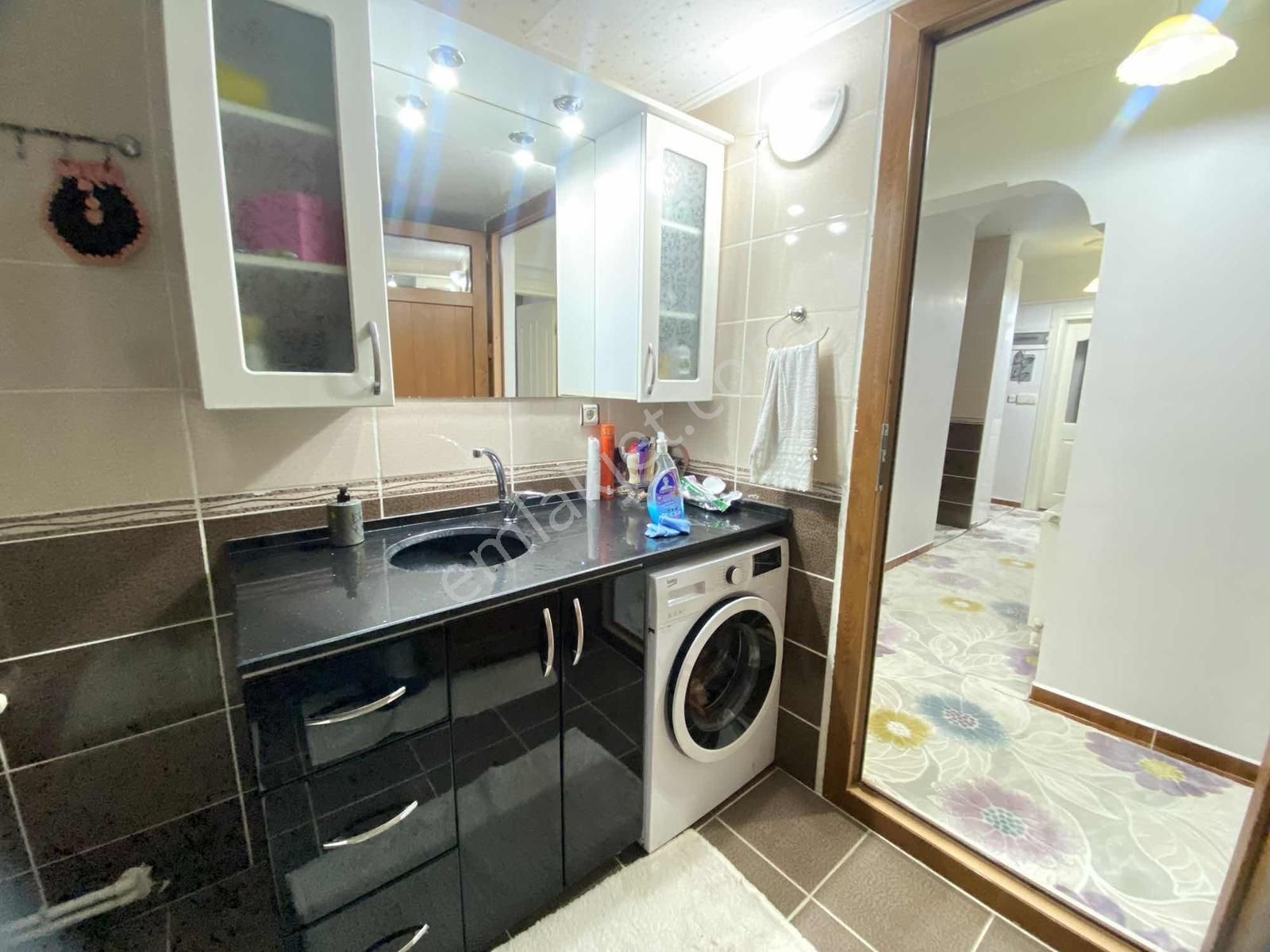 Satılık Çok Geniş 3+1 Merkezi Konum - Görsel 9