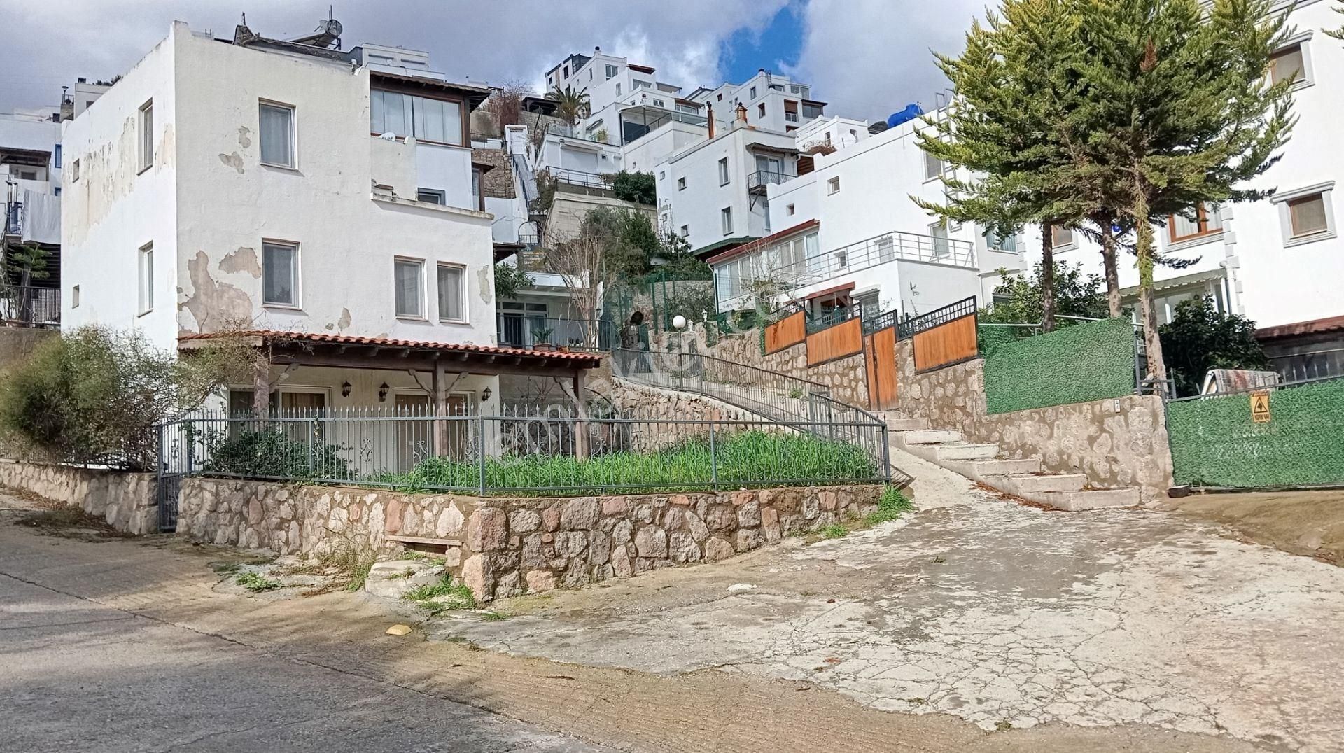 Bodrum Bağla Sanatçılar Sitesi Eşyalı Kiralık 1+1 Üst Kat Daire