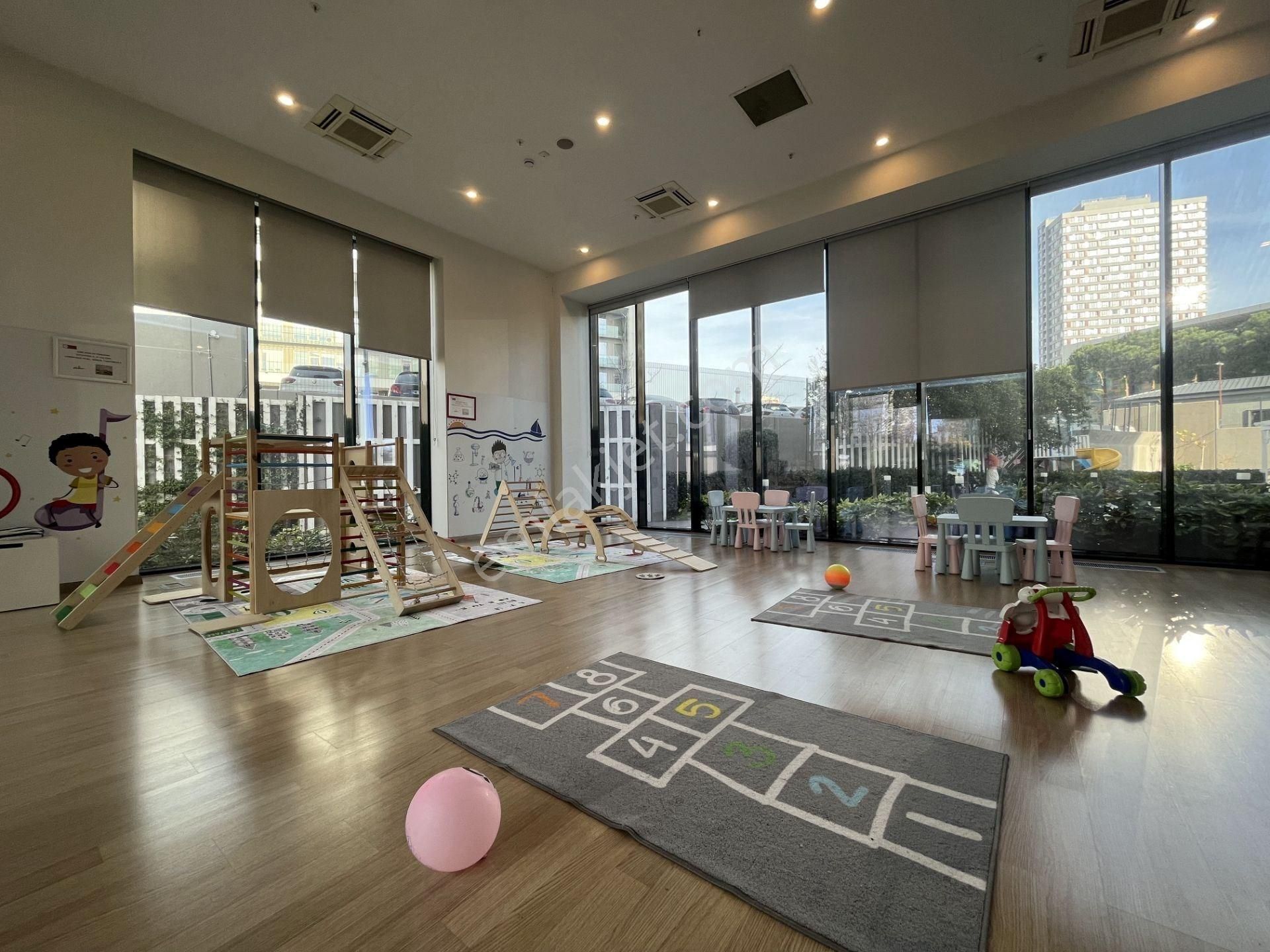 Metroya Komşu Daire Kartal'da Tüm Odalar Ve Balkondan Deniz & Adalar Manzaralı Kiralık 2+1 Daire - Görsel 32