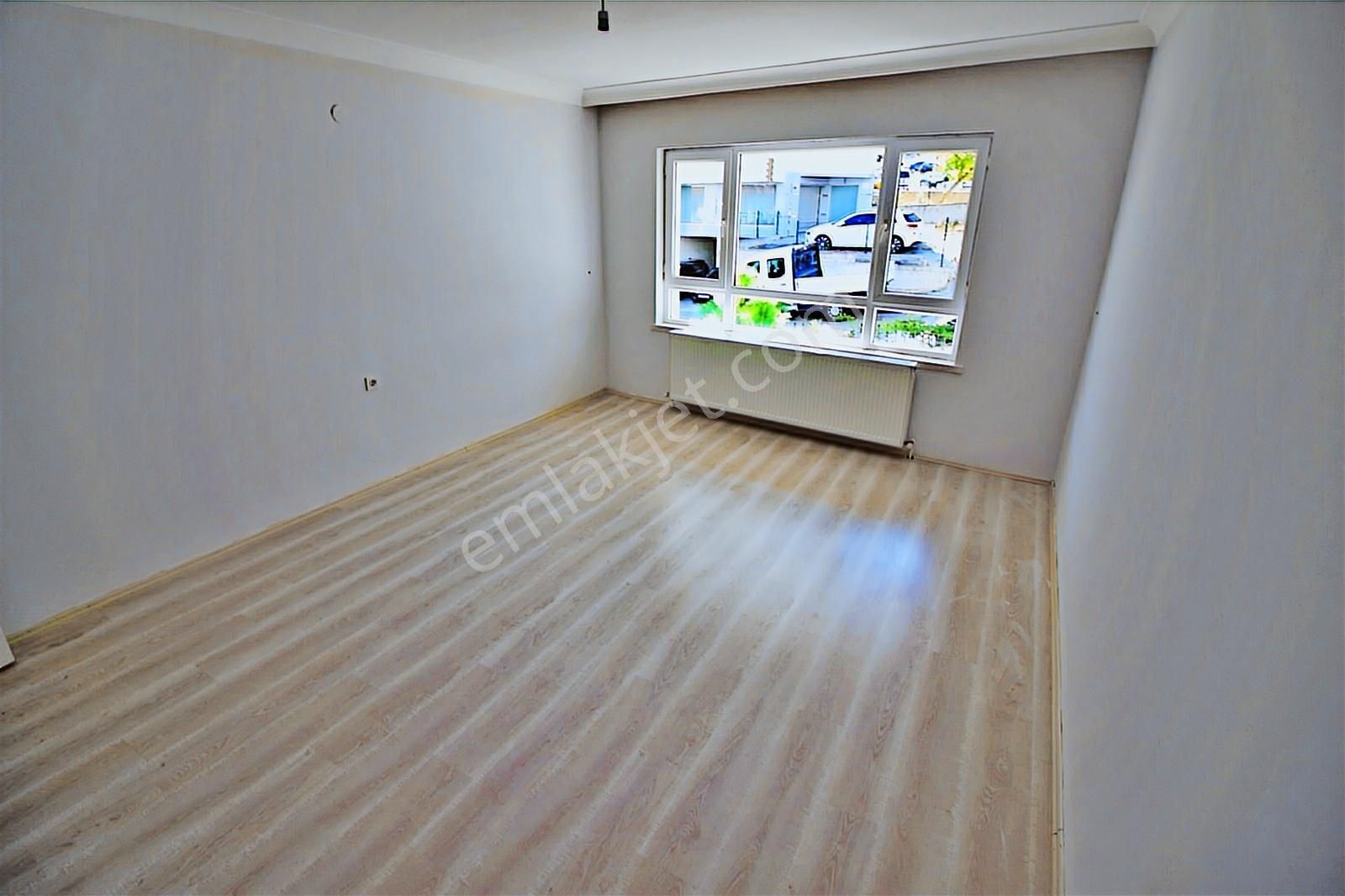 Alsancak'ta Krediye Uygun 3+1 Ebeveyn Banyolu Ön Cephe Ara Kat - Görsel 6