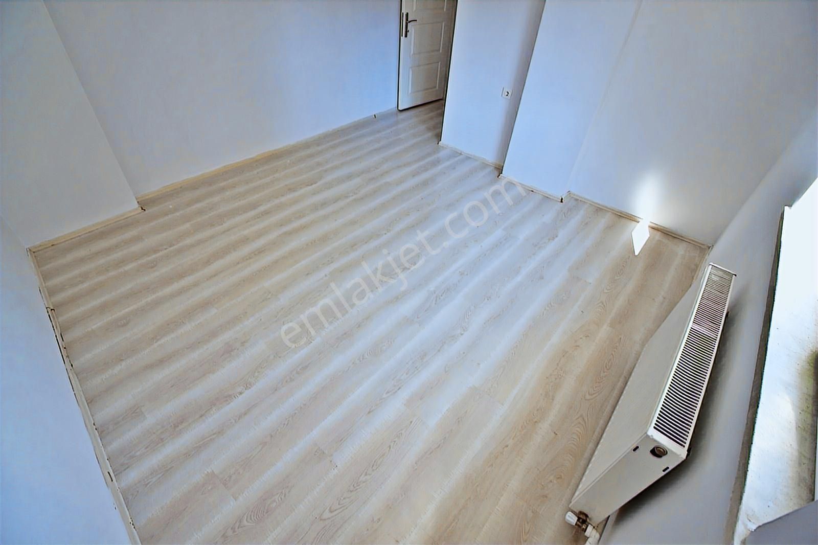 Alsancak'ta Krediye Uygun 3+1 Ebeveyn Banyolu Ön Cephe Ara Kat - Görsel 9