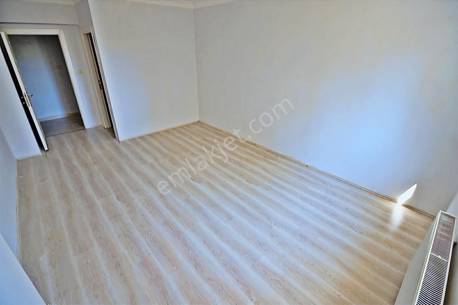 Alsancak'ta Krediye Uygun 3+1 Ebeveyn Banyolu Ön Cephe Ara Kat - Görsel 35