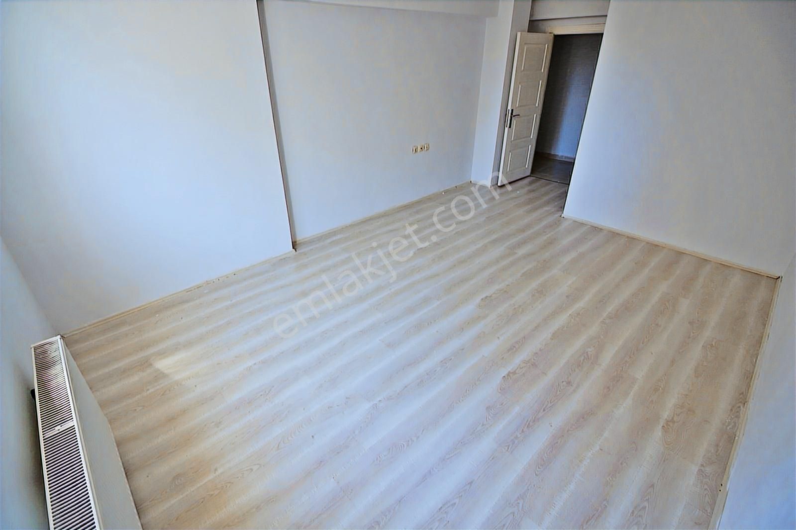 Alsancak'ta Krediye Uygun 3+1 Ebeveyn Banyolu Ön Cephe Ara Kat - Görsel 20