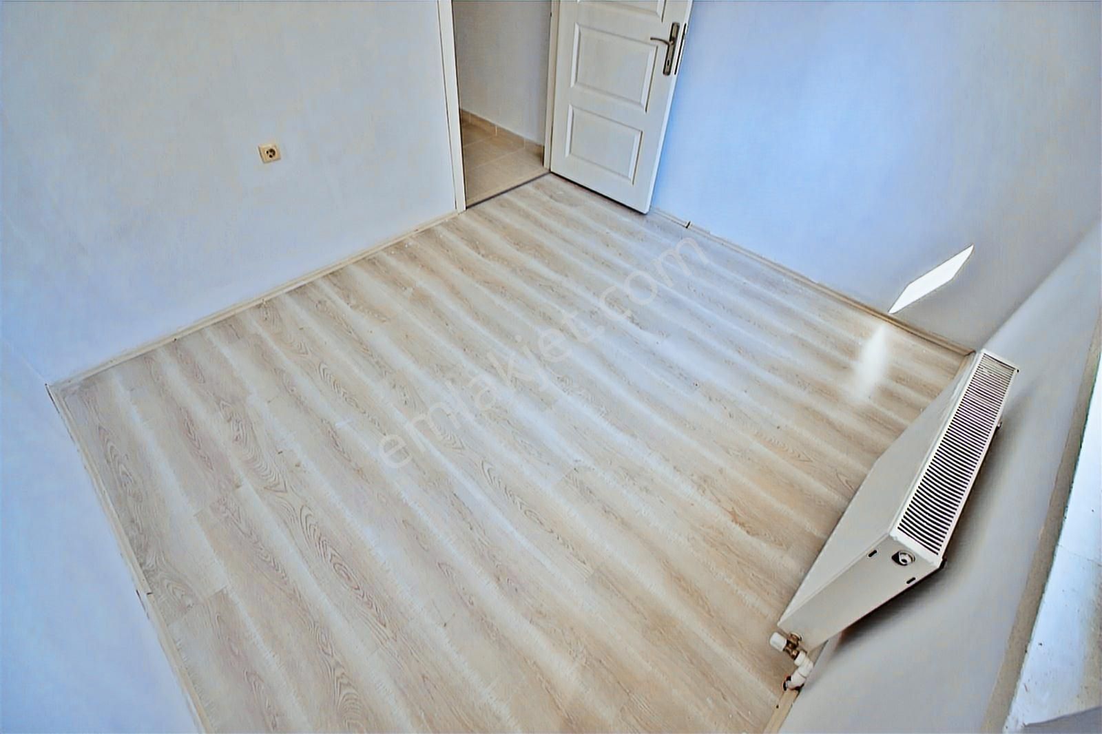 Alsancak'ta Krediye Uygun 3+1 Ebeveyn Banyolu Ön Cephe Ara Kat - Görsel 10