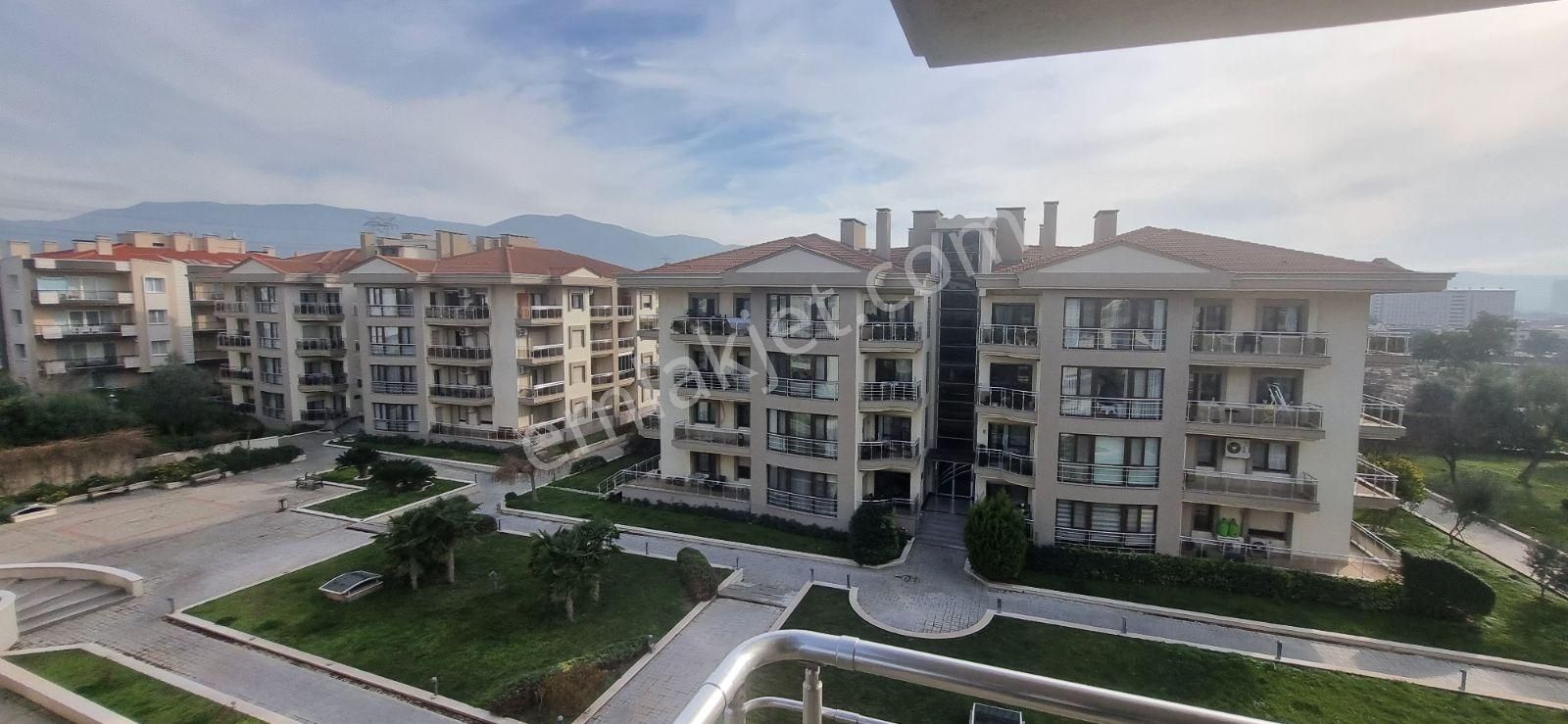 Bornova Evka 3 De Site İçinde Kiralık 4+1