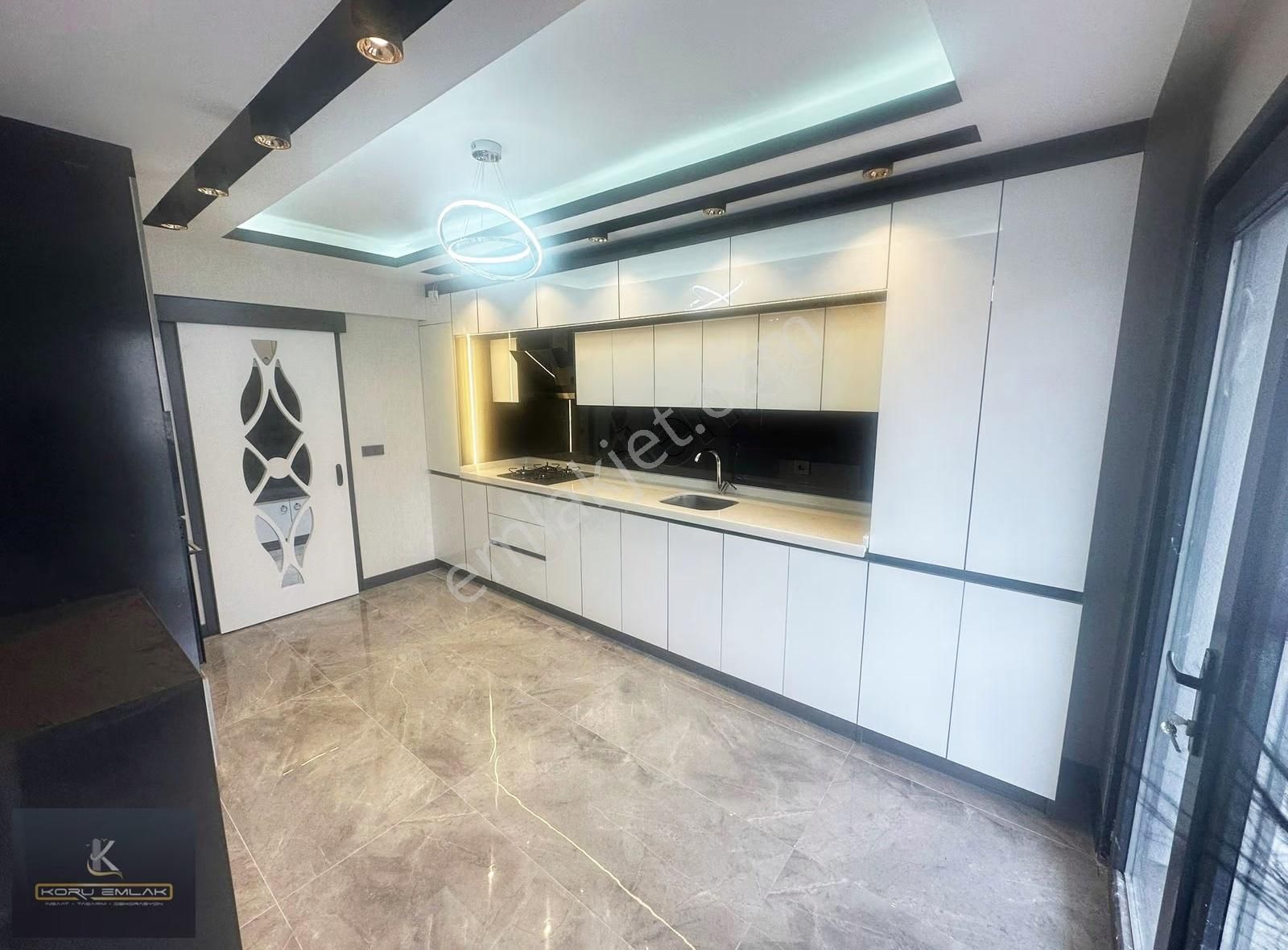 Yenimahalle'de Mimari Detaylarıyla Fark Yaratan Ultra Lüks Daire - Görsel 9