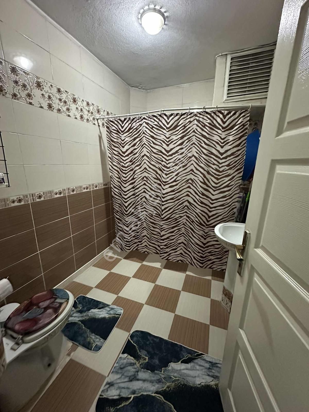 Kare'den Mağarabaşı Deva Hastanesi Civarında 3 Katlı Bina. - Görsel 2