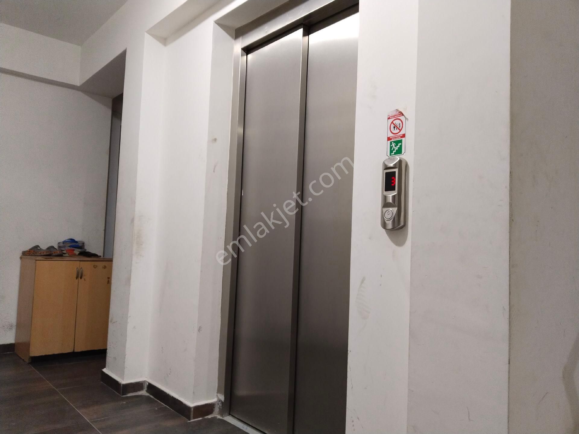 Sınırsız Kredi Otopark Asansör Doğalgazlı Üçlü Ankastre Set Cam Balkon Ön Cephe Ara Kat 1+1 Daire - Görsel 3