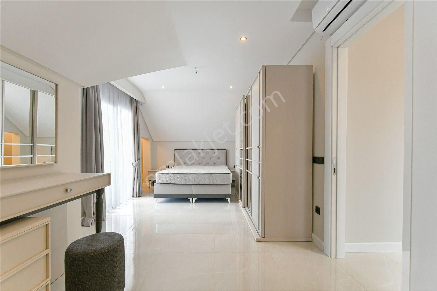 Alanya Oba’nın En Prestijli Sitesinde, Full Donanımlı 3+1 Seçkin Daire - Görsel 18